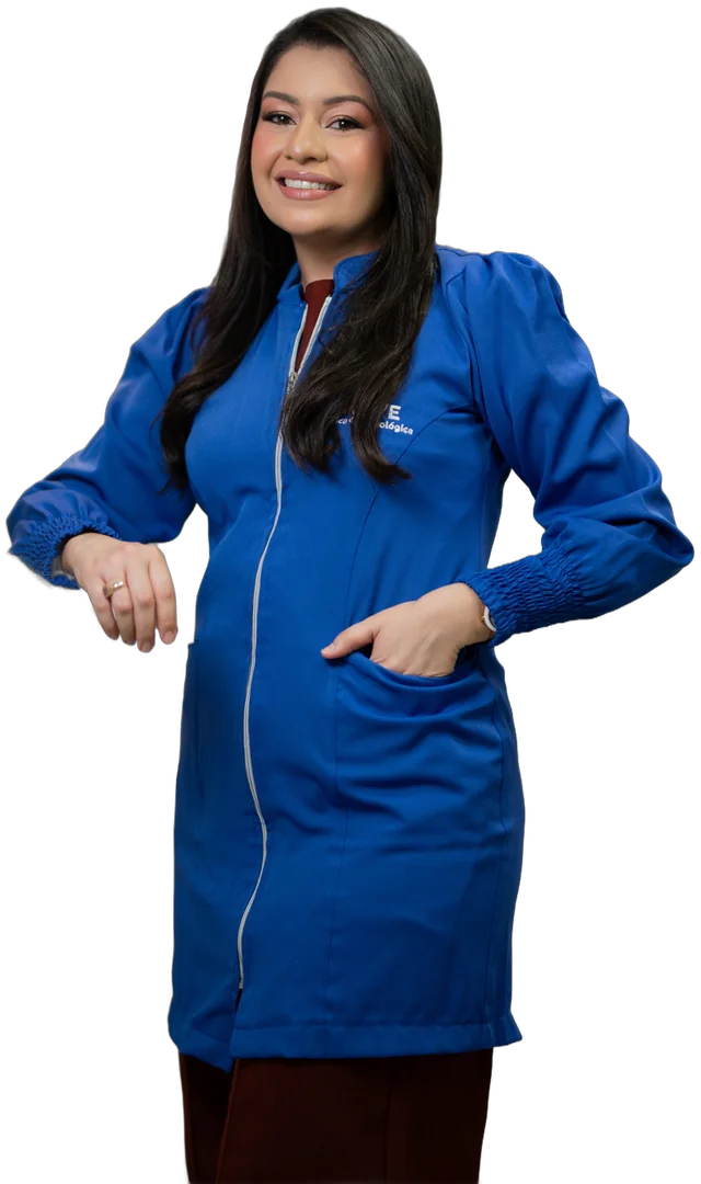 Dra. Wanessa Benevenuto, dentista em Patos PB, de jaleco azul